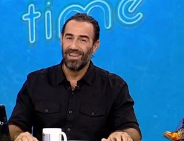 Δεν ανοίγει τα χαρτιά του ο Α. Κανάκης - Από ποια κανάλια «πολιορκείται»